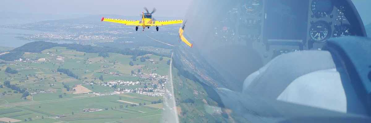 Verortung via Georeferenzierung der Kamera: Aufgenommen in der Nähe von March, Schweiz in 1100 Meter